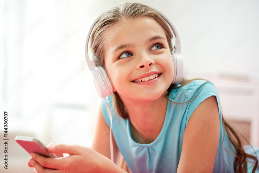 Naklejka premium close up of girl with smartphone and headphones