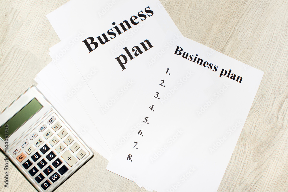 Obraz premium An inscription of the business plan, execution points, there is a calculator next to it