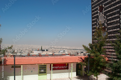 Giordania, Medio Oriente, 03/10/2013: lo skyline di Amman e vista della Moschea di Abu Darwish, costruita nel 1961 n marmo bianco e nero  photo