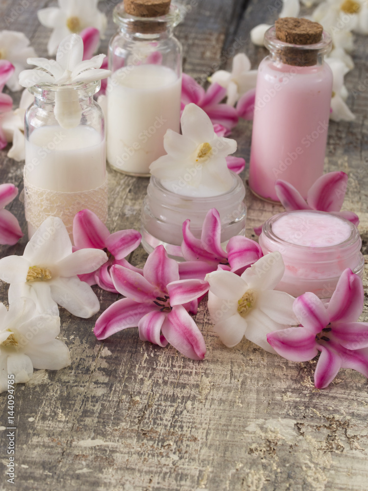 fresh as Spring, natural cosmetics with flowers fresh as Spring, natural cosmetics with flowers