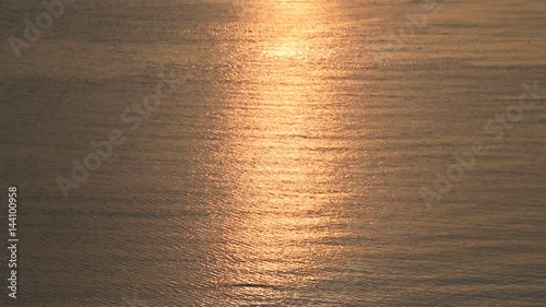 dawn reflect to sea surface 