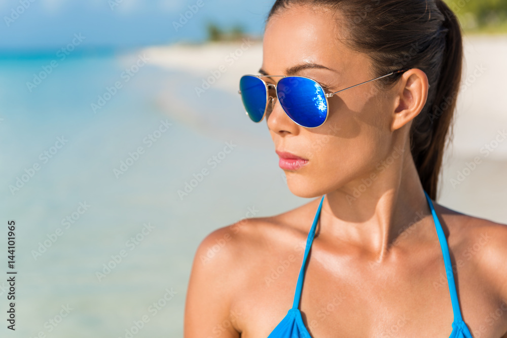Blue mirror aviator sunglasses sexy woman beauty. Beach bikini Asian model  wearing fashion eyewear trendy mirrored glasses and turquoise swimwear  looking at the ocean. foto de Stock | Adobe Stock