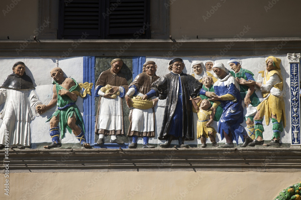 Italia,Toscana, Pistoia, Ospedale del Ceppo, Robbiane sulla facciata dell'Ospedale.