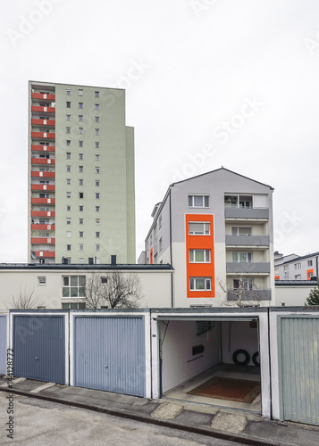 Wohnhausanlage mit Garage photo