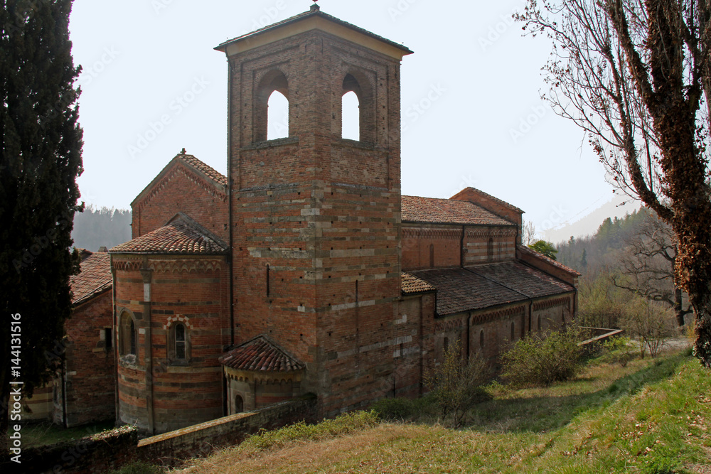 Abbazia di Vezzolano; vista da oriente, con abside e campanile