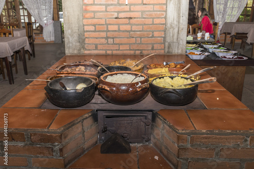 pessoas reunidas para almoço