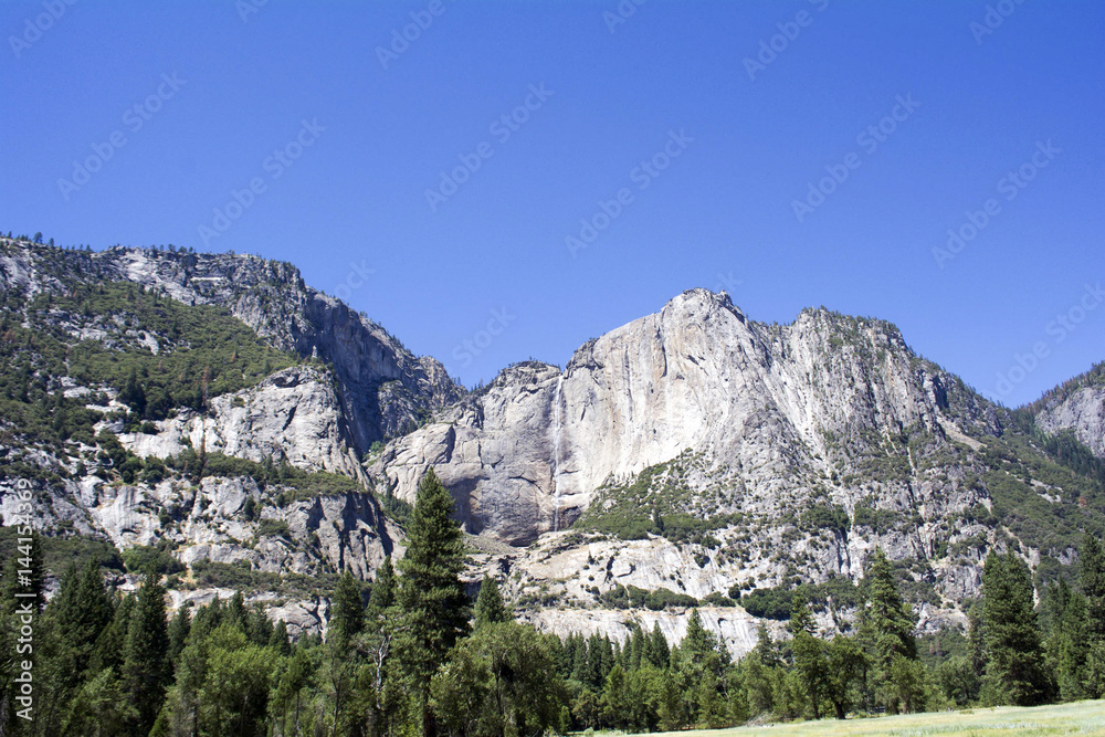 Views of trees, cliffs, and mountains in Yosemite