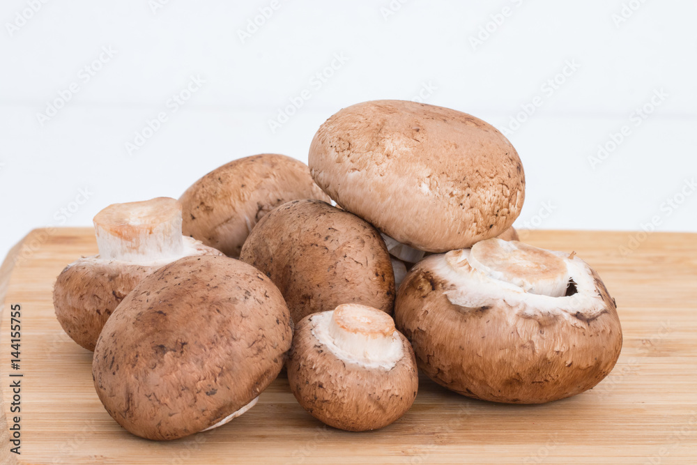 Fototapeta premium Fresh organic baby bella mushrooms.