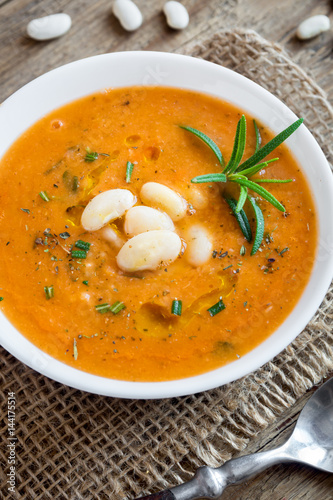 Creamy white bean and vegetable soup