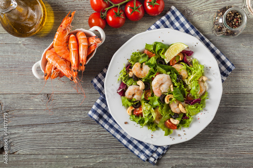 Shrimp salad with tomato, olives and cashew nuts.