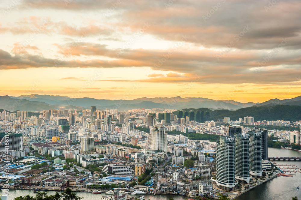 Obraz premium Sanya town evening cityscape, view from Luhuitou Park on Hainan Island of China.