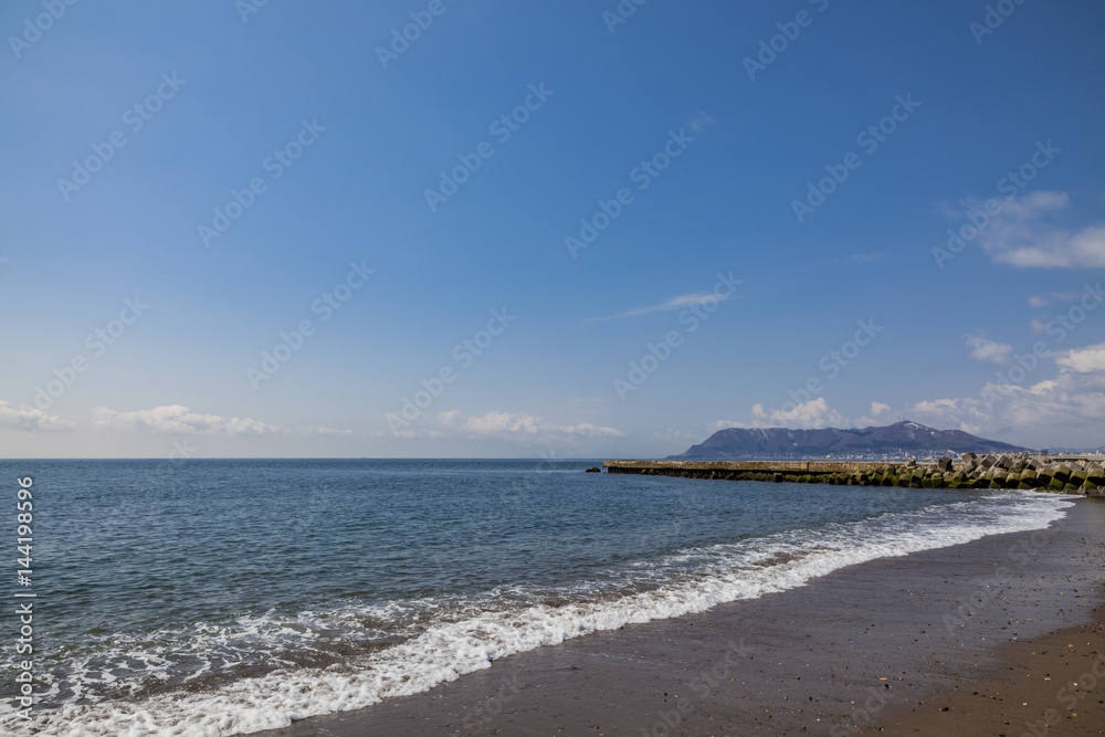 津軽海峡と青い空