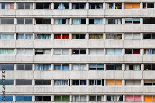 immeuble habitation appartement  fenêtre habiter se loger cité façade vivre urbain urbanisme architecture construction ville béton couleur