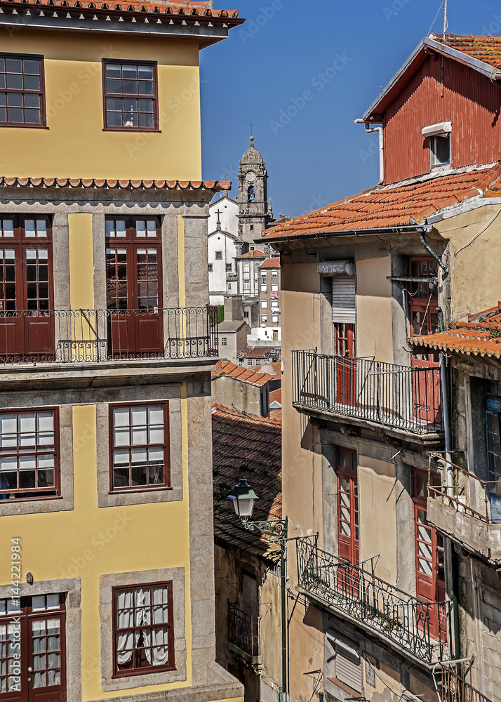 Portugal, Porto . View of the living quarters of the old city./Portugal, Porto . View of the living quarters of the old city from the observation deck near the Cathedral Se.