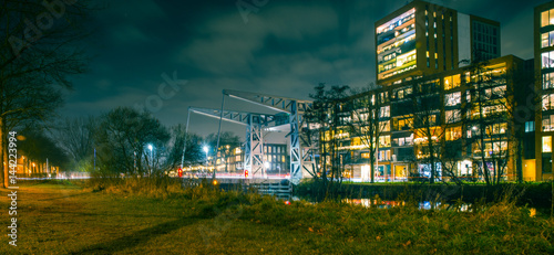 Brug den ophef aan de Tilburgse Piushaven Op een winteravond langs het water aan de Piushaven bij Brug Den Ophef had ik deze Avondfoto gemaakt.