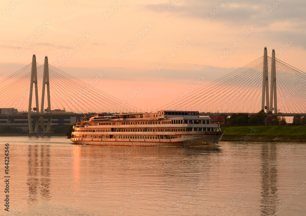 Obraz premium Cable-stayed bridge at sunset.