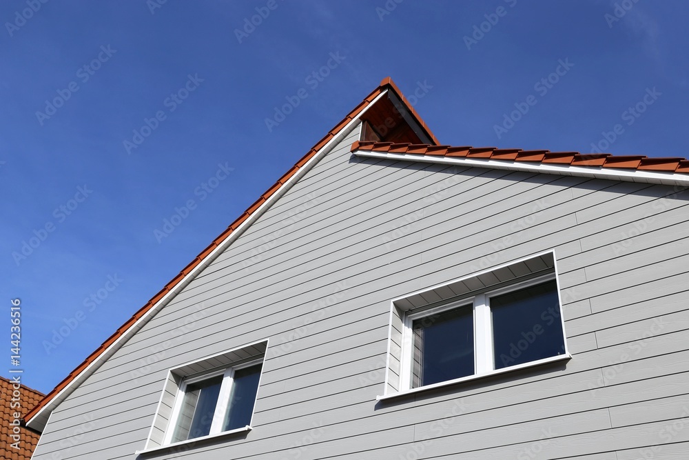 Wohnhaus mit Fassadendämmung, Fassadenverkleidung Wohnhaus mit Fassadendämmung, Fassadenverkleidung