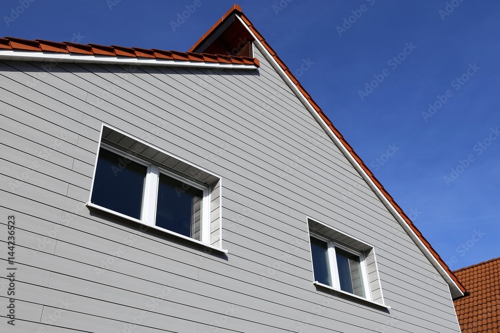 Wohnhaus mit Fassadendämmung, Fassadenverkleidung Wohnhaus mit Fassadendämmung, Fassadenverkleidung