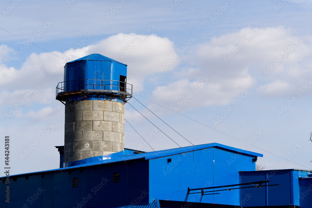 Obraz premium A water tower blue color in City.