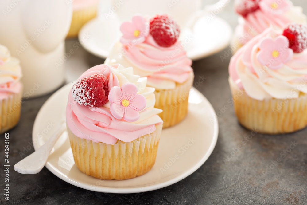 Pink vanilla and raspberry cupcakes Pink vanilla and raspberry cupcakes