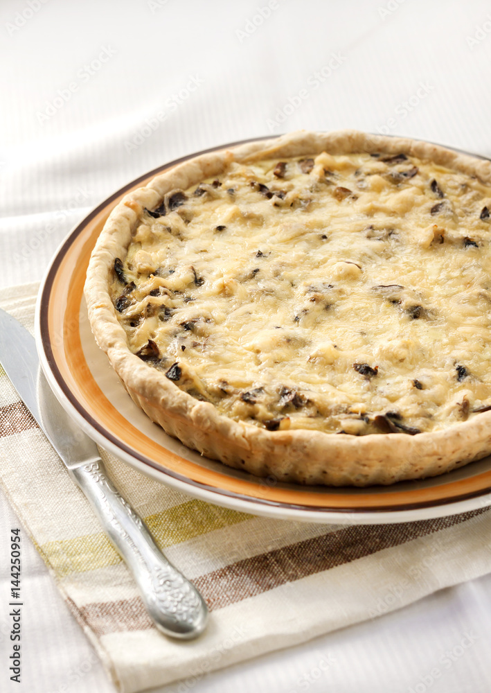 Chicken tart with mushrooms and cheese