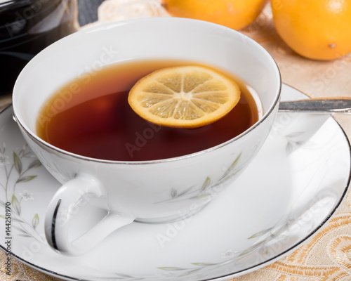 tea-cup-with-lemon-2