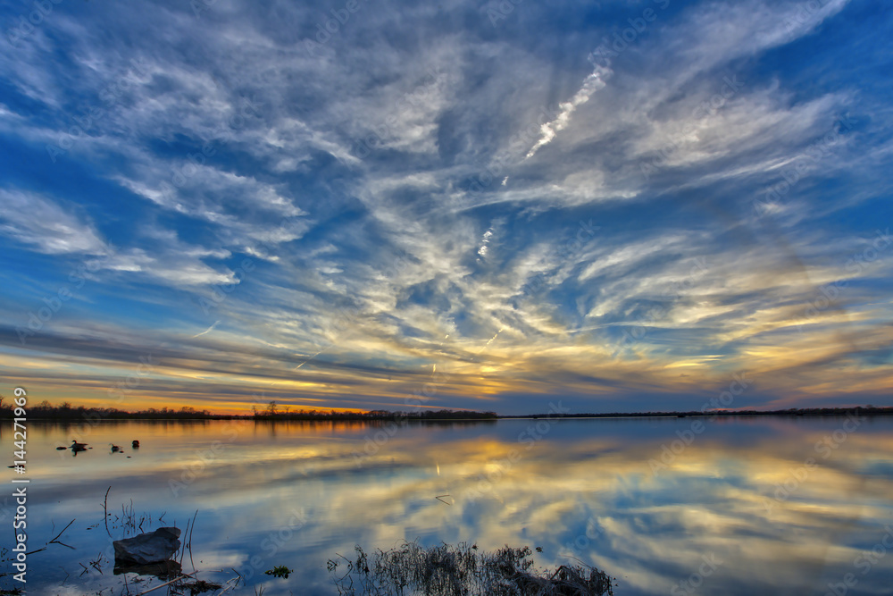 Fototapeta premium A sunset over Horseshoe Lake State Park in Pnotoon Beach, Illinois.