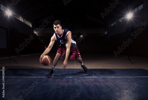 Obraz na płótnie one basketball player dribble ball