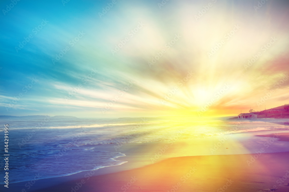 Naklejka premium Zachód słońca nad morzem