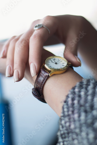 Time in women's hands