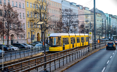Quadro em tela Yellow tram on the streets of Berlin