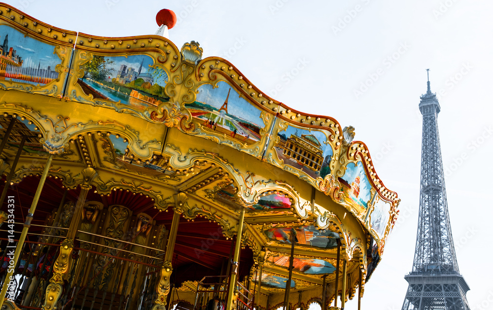paris tour eiffel carrousel manège tourisme touriste visiter capitale ...