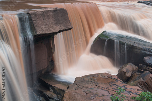 Kaeng Sopha Waterfall in Thung Salaeng Luang National Park, Phitsanulok, Thalland photo