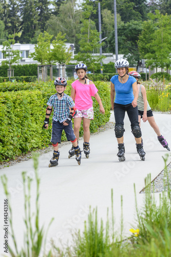 Obraz na płótnie entspannte Tour mit Inlineskates