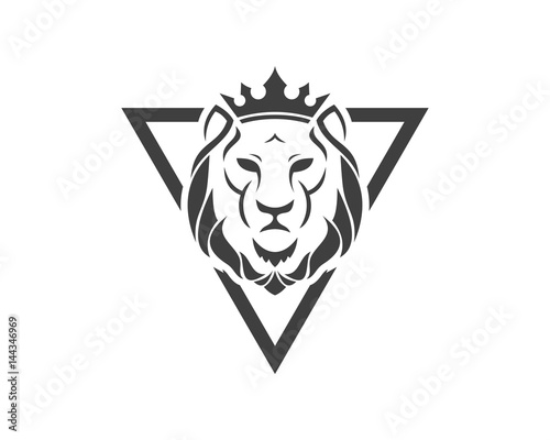 Fototapeta Naklejka Na Ścianę i Meble -  Lion King icon vector