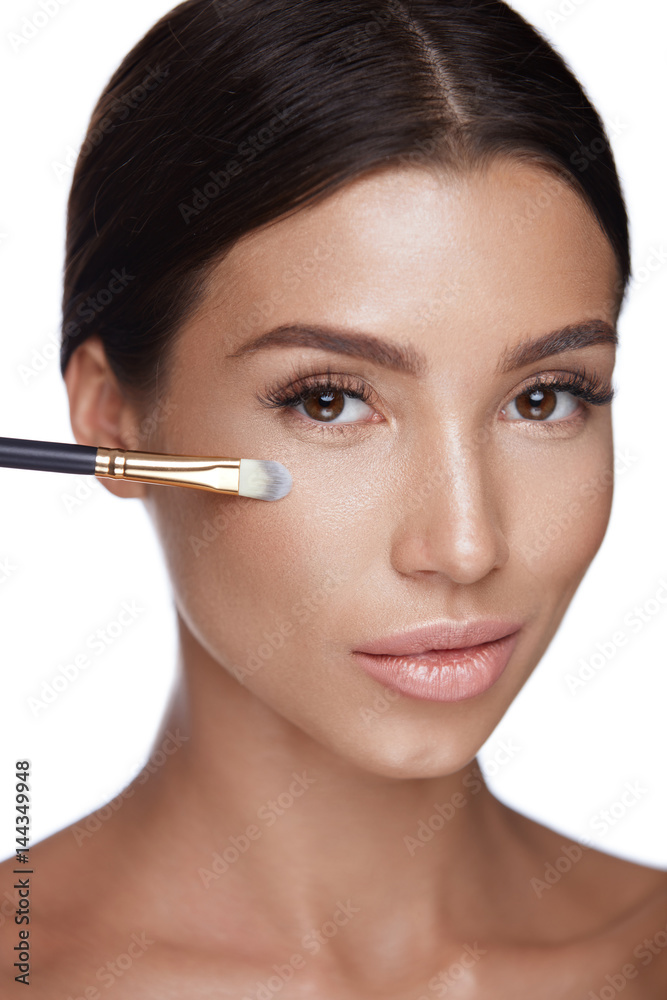 Beauty Woman Face Makeup. Beautiful Woman With Cosmetic Brush Beauty Woman Face Makeup. Beautiful Woman With Cosmetic Brush
