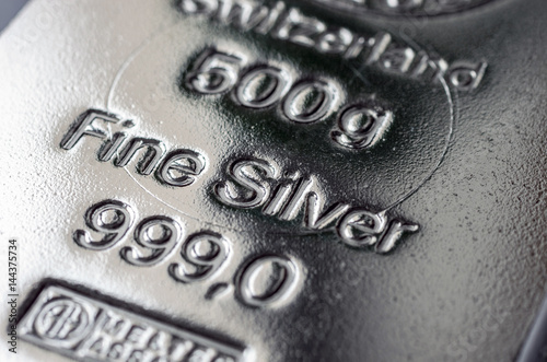 Canvastavla The surface of cast silver bullion