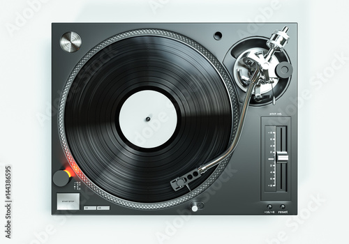 Schallplatte dreht sich auf einem professionelle Plattenspieler © Shutter81