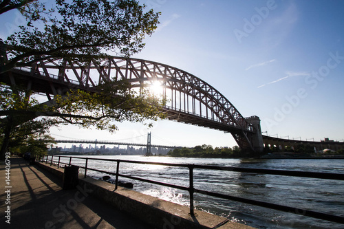 Fototapeta Naklejka Na Ścianę i Meble -  The Hell Gate Bridge and Triborough bridge with the sun, Astoria park, New York