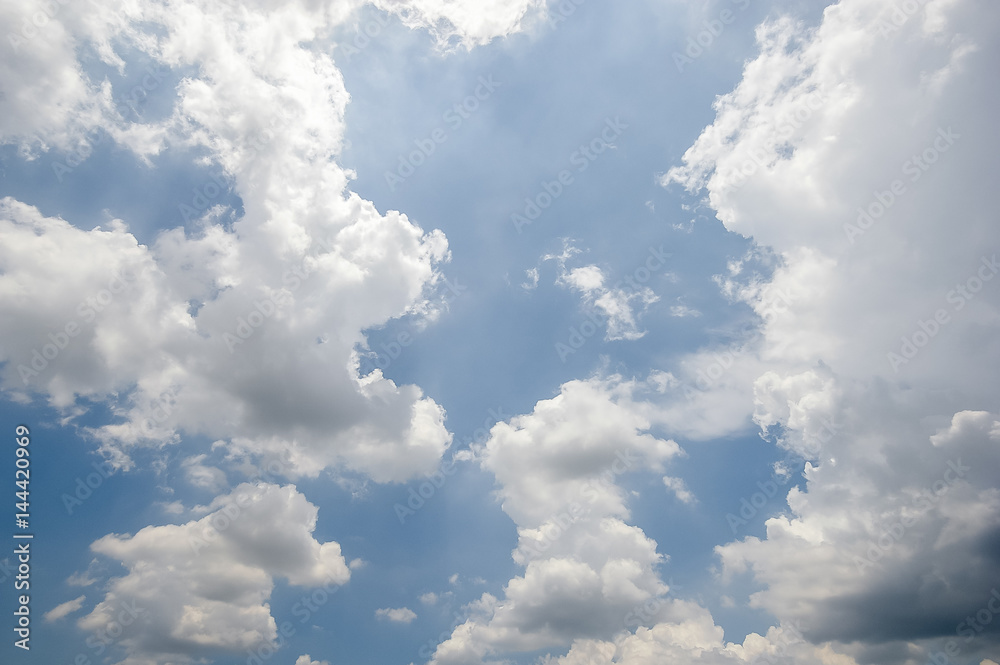 Fototapeta premium White cloud in the blue sky