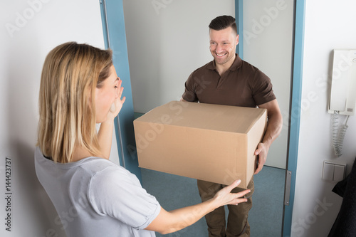 Wallpaper Mural Delivery Man Giving Parcel Box To Young Woman Torontodigital.ca