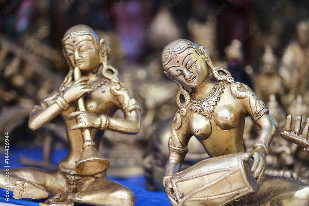 Obraz premium metal women musician sculptures