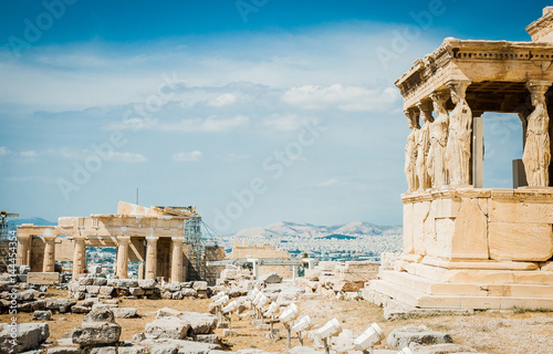 Obraz na płótnie Greece, Athens, August 2016, The Acropolis of Athens, ancient citadel located on an extremely rocky outcrop above the city of Athens. Old Temple of Athena w salonie