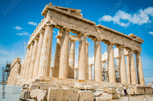 Obraz na płótnie Greece, Athens, August 2016, The Acropolis of Athens, ancient citadel located on an extremely rocky outcrop above the city of Athens. Parthenon w salonie