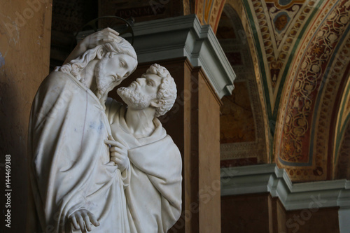 Valokuvatapetti Statue depicting the 'Judas' kiss' scene from the Bible inside the Lateran Palace in Rome