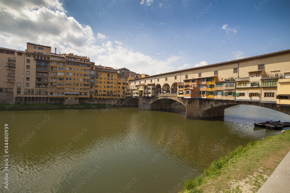 Italia,Toscana,Firenze, Ponte Vecchio e fiume Arno.