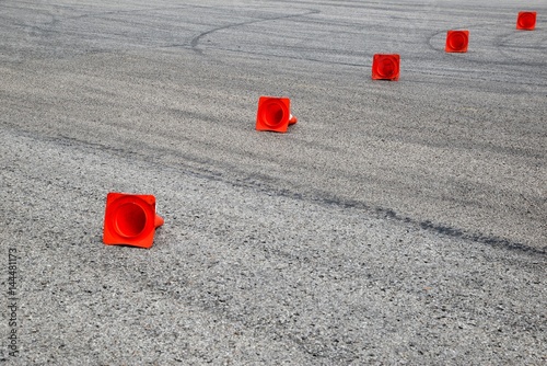 Obraz na płótnie tire marks on the asphalt and posts a warning w salonie