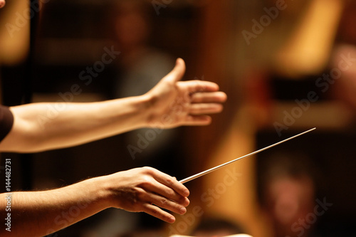 mains de chef d'orchestre