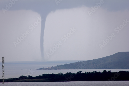 Slika na platnu Lake Victoria Waterspout