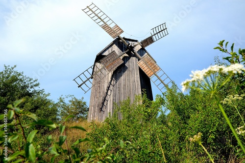 Obraz na płótnie old grain mill against a blue sky w salonie